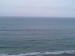函館のホテルから撮った昼の海1。